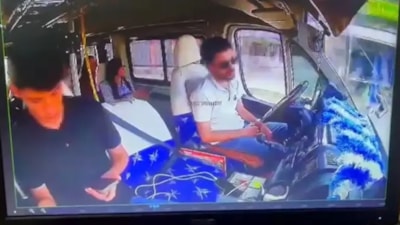 Adana'da dolmuş şoförü direksiyonda uyudu: 7 yaralı