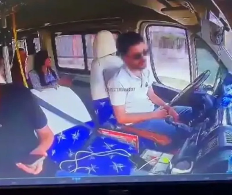 Adana'da dolmuş şoförü direksiyonda uyudu: 7 yaralı