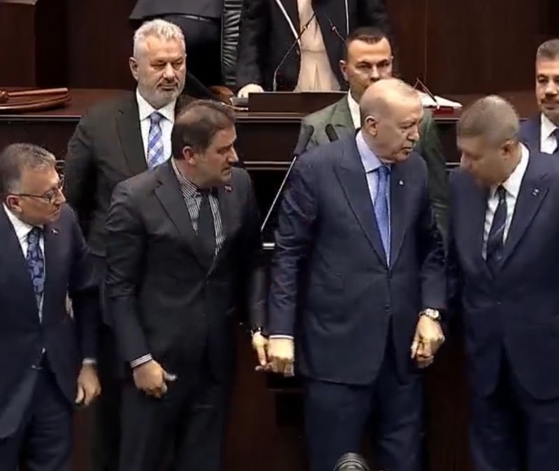 İyi Parti'den istifa eden Ersin Beyaz AK Parti'ye katıldı