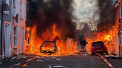 Kuzey İrlanda'da göçmenlere ırkçı saldırılarda evler yakıldı: BBC Türkçe görmezden geldi