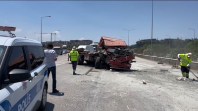 Bursa'da tır arızalanan kamyona çarptı: Sürücü hayatını kaybetti