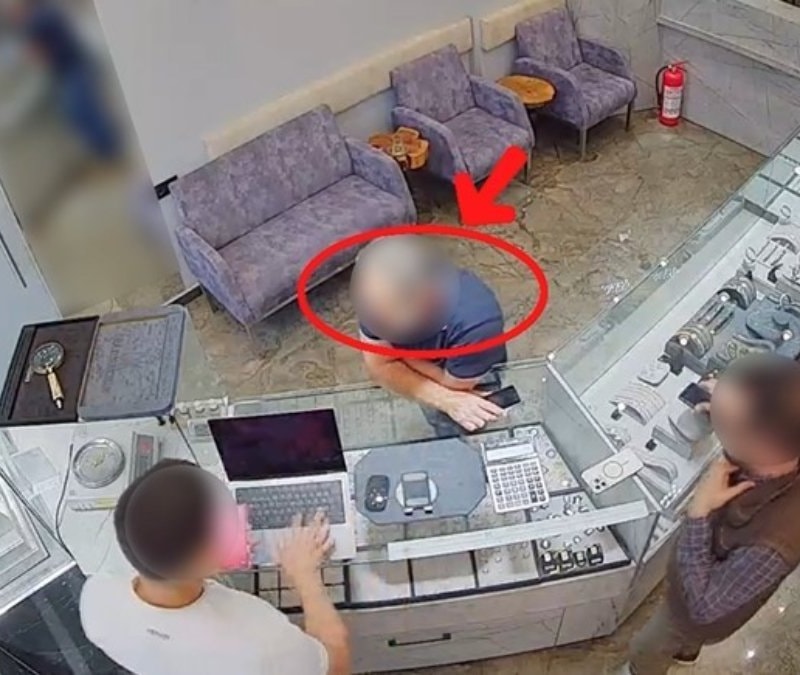 Antalya'da kuyumcuları sahte altın zincirle doland