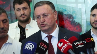 Lütfü Savaş'tan CHP'ye ziyaret: Hayırlı olsuna geldim