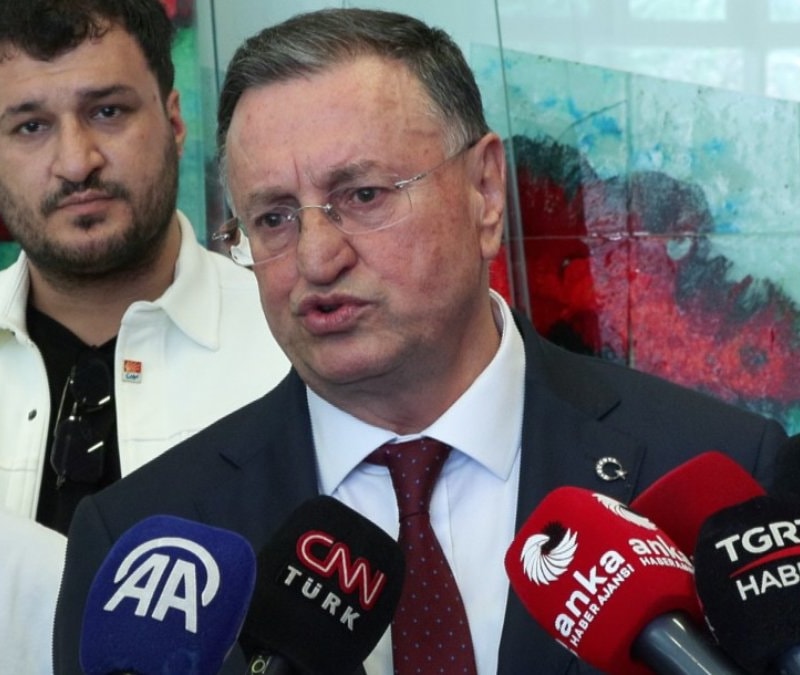Lütfü Savaş'tan CHP'ye ziyaret: Hayırlı olsuna gel
