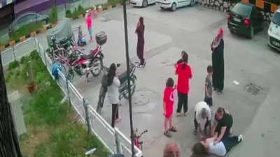 Adana’da 12'nci kattan düşen kız çocuğu hayata kalmayı başardı