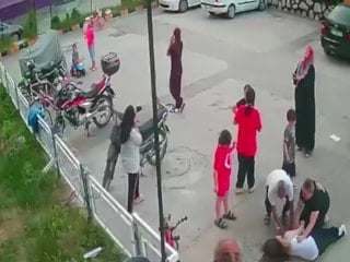 Adana’da 12'nci kattan düşen kız çocuğu hayata kalmayı başardı