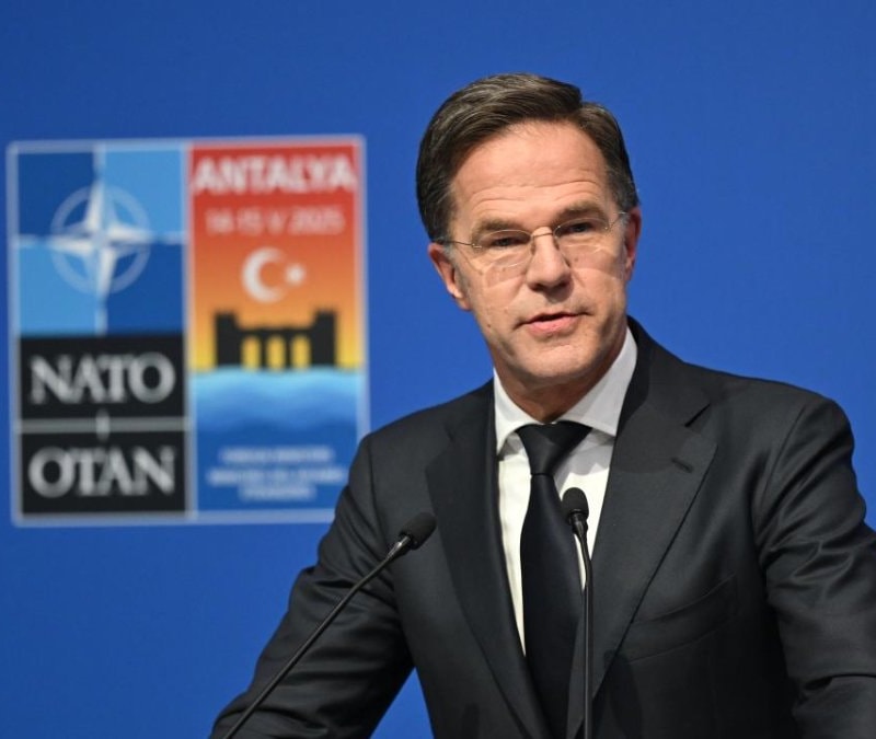 Mark Rutte'den, NATO ülkelerine savunma sanayisine daha hızl