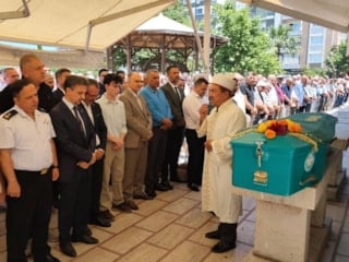 Manisa'da ölen arkadaşının cenazesinde kalp krizi geçirdi
