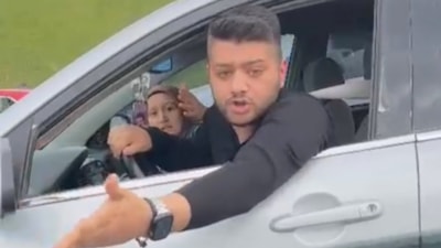 Eyüpsultan’da trafikte 'Önüme kırdın' kavgası: Araçtan inip kadın sürücüye saldırdı