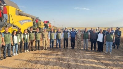 Şanlıurfa Ceylanpınar Tarım İşletmesi'nde biçerdöverler tarlalara girdi