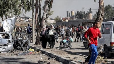 Gazze'de İsrail'in yerinden ettiği Filistinliler haşereler, sıcak hava ve su kıtlığıyla mücadele ediyor