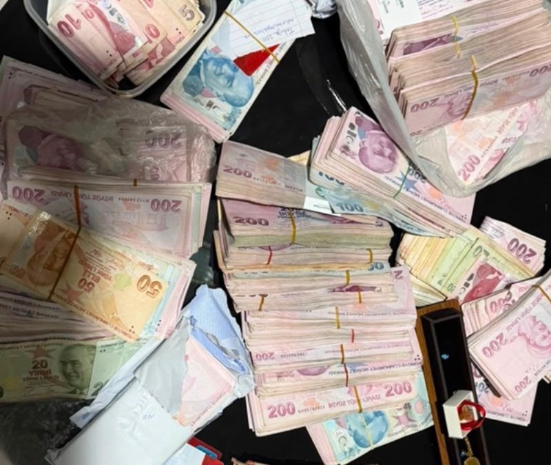 İzmir merkezli FETÖ operasyonu: 80 gözaltı