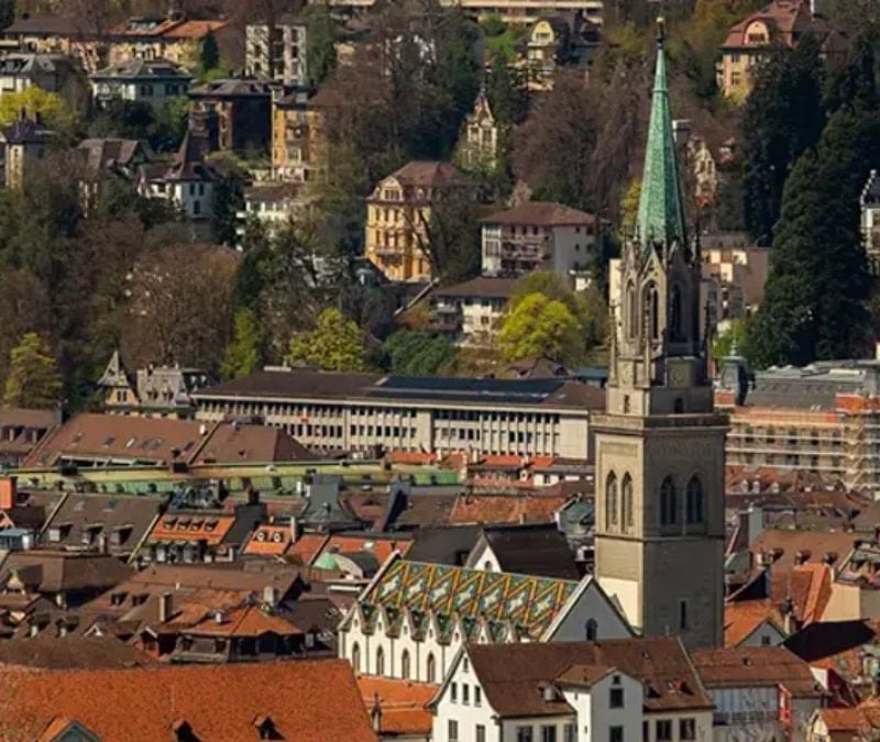 İsviçre'nin St. Gallen kantonunda öğretmenlere başörtüsü yas