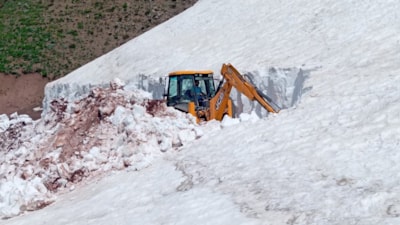 Tunceli’de haziran ortasında karla mücadele