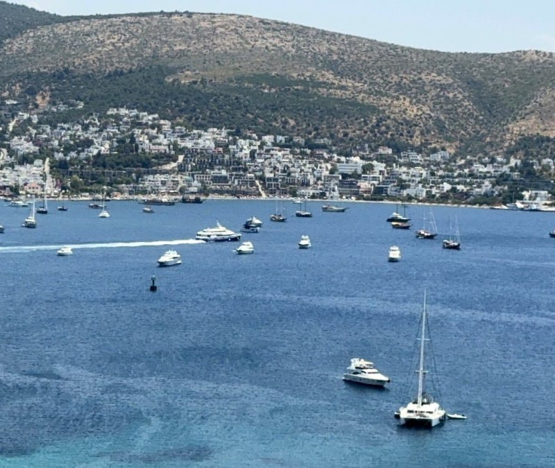 Tatil sezonunun başlaması ile Bodrum koylarında ya