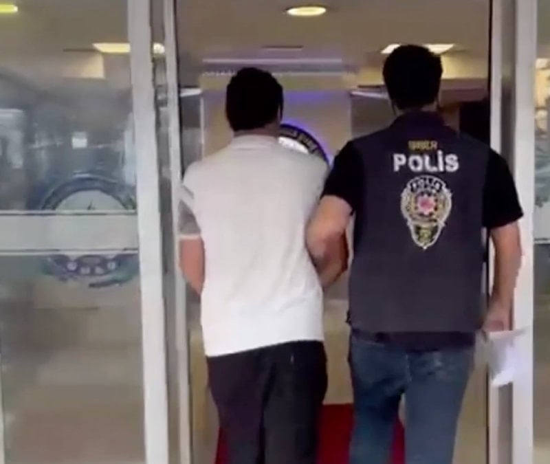 İstanbul'da ATM'ler üzerinden sahte dolar vurgununa 18 tutuk