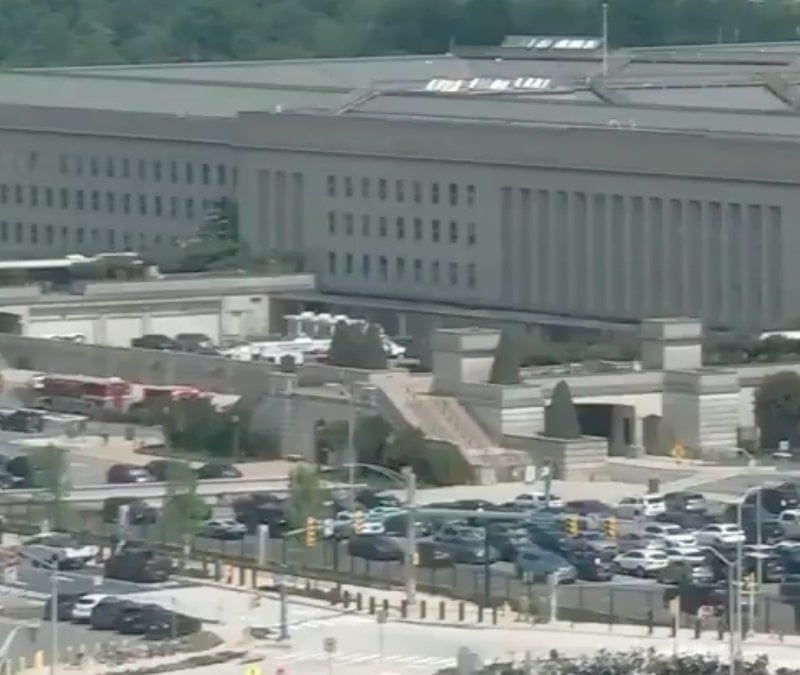 Pentagon'da kimyasal sızıntı nedeniyle acil tahliy
