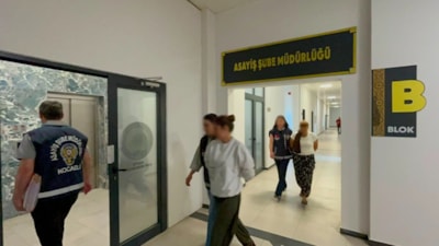 Kocaeli'de çaldıkları 400 bin liralık ziynet eşyasıyla kaçarken yakalandılar