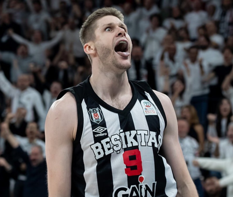 Beşiktaş, Conor Morgan'ın sözleşmesini yeniledi