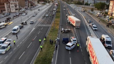 Kütahya'da takla atan otomobil karşı şeride geçti: 1 ölü 2 yaralı