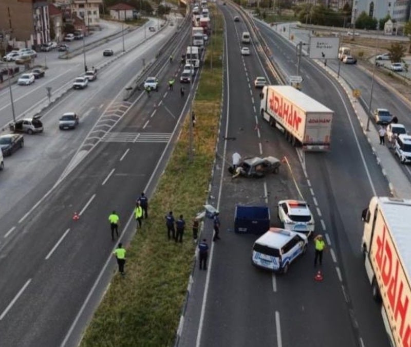 Kütahya'da takla atan otomobil karşı şeride geçti:
