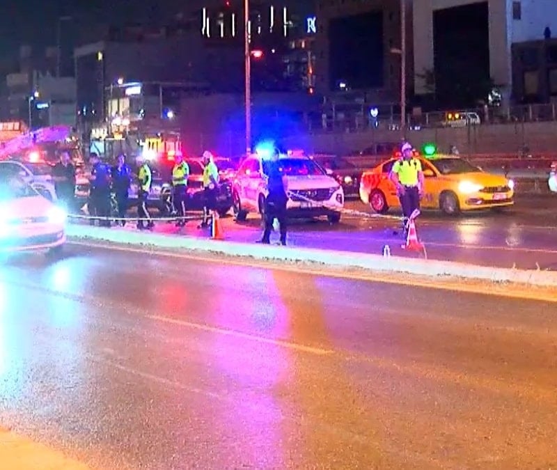 İstanbul Bakırköy'de direğe çarpan motosikletteki 