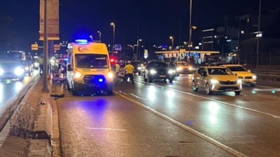 İstanbul Bakırköy'de direğe çarpan motosikletteki 2 kişi öldü