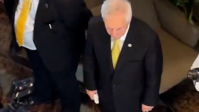 Fenerbahçe'de Aziz Yıldırım'ın da parmağı sarılı görüldü