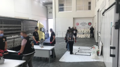 Ticaret Bakanlığı paylaştı: Sınır kapısında 3 milyar liralık uyuşturucu ele geçirildi