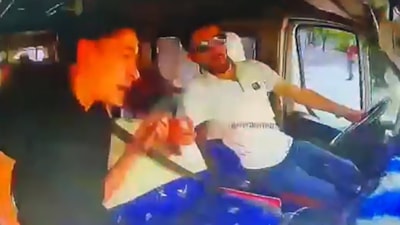 Adana'da uyuyan sürücü, yolcuların canını tehlikeye attı