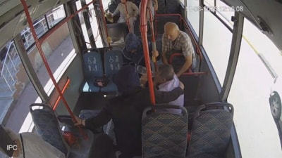 Sakarya'da otobüste fenalaşan yolcusunu, güzergahını değiştirip hastaneye yetiştirdi