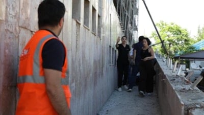 Tunceli'de inşaat iskelesinden düşen işçi yaşamını yitirdi