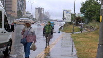 İstanbul'da sağanak yağış etkili oldu