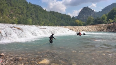Antalya'da bir kişi çayda akıntıya kapılarak kayboldu