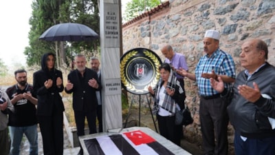 Beşiktaş'ta Şeref Bey kabri başında anıldı