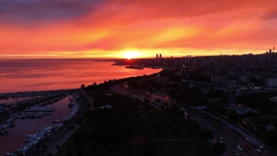 İstanbul'da yağmur sonrası kartpostallık manzara: Gökkuşağı ve gün batımı büyüledi