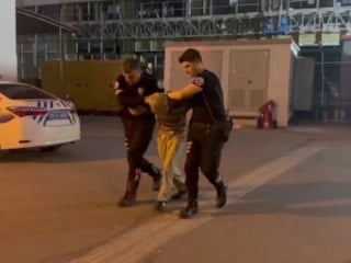Hatay'da uyuşturucuyu bantla beline ve bacaklarına saran zehir taciri hayrete düşürdü