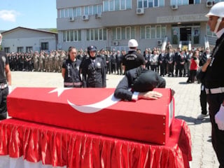Muğla'da şehit polisin eşinden yürek yakan sözler: Aslan kocam cennete gidiyorsun