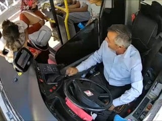 Malatya'da LGS'ye dakikalar kala kimliğini otobüste unutan öğrencinin imdadına şoför yetişti
