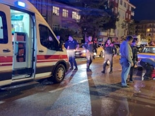 Aksaray'da kızını rahatsız eden gencin kulağını kesti: Araya giren polis de yaralandı