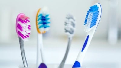 Diş fırçalarındaki kıllar bakın neden farklı renkteymiş