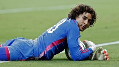 Meksikalı kaleci Ochoa, futbolu bırakacağını açıkladı