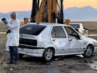 Karaman'da dereye devrilen otomobildeki 3 çocuk can verdi