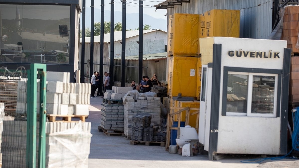 Sakarya'da yük asansörünün halatı koptu: 6 yaralı kapak görseli