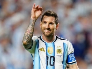 Arjantin, Cezayir'i Messi'nin golleriyle yendi