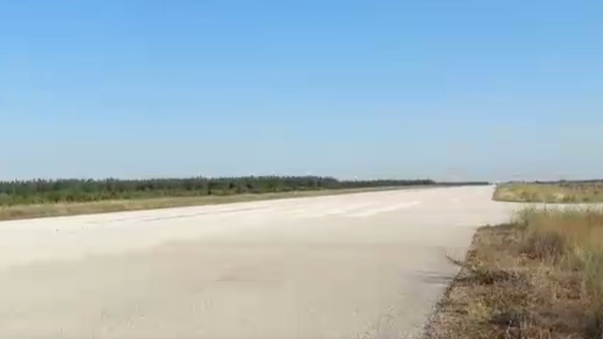 Antalya'da eğitim uçuşu yapan uçak pistten çıktı