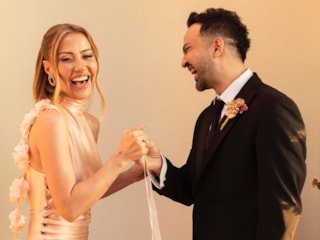 Mutlu gün! Derya Uluğ ile Asil Gök nişanlandı