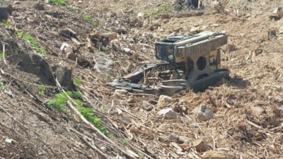 Antalya'da devrilen iş makinesinin altında kalan operatör hayatını kaybetti