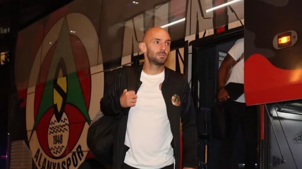 Alanyaspor, Efecan Karaca ile yollarını ayırdı