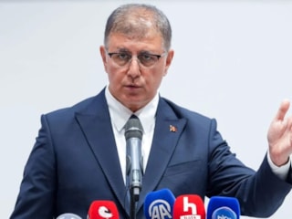 İzmir Büyükşehir Belediye Başkanı Cemil Tugay CHP’den istifa etti
